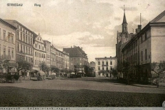 Fragment Strzegomskiego Rynku na pocztówce z początku XX wieku